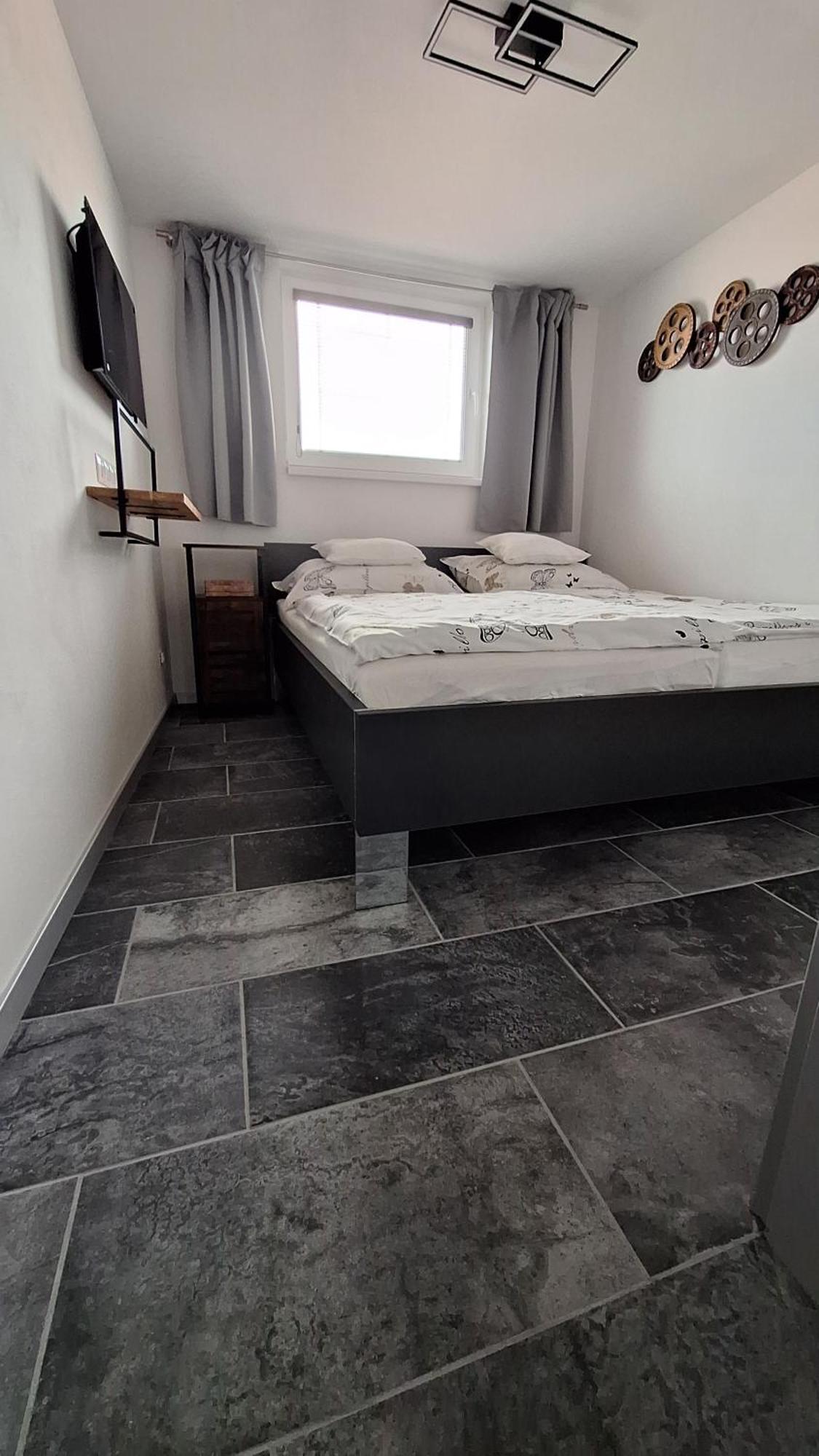 Bungalov Na Brehu Labe S Vlastnim Molem Pardubice Extérieur photo