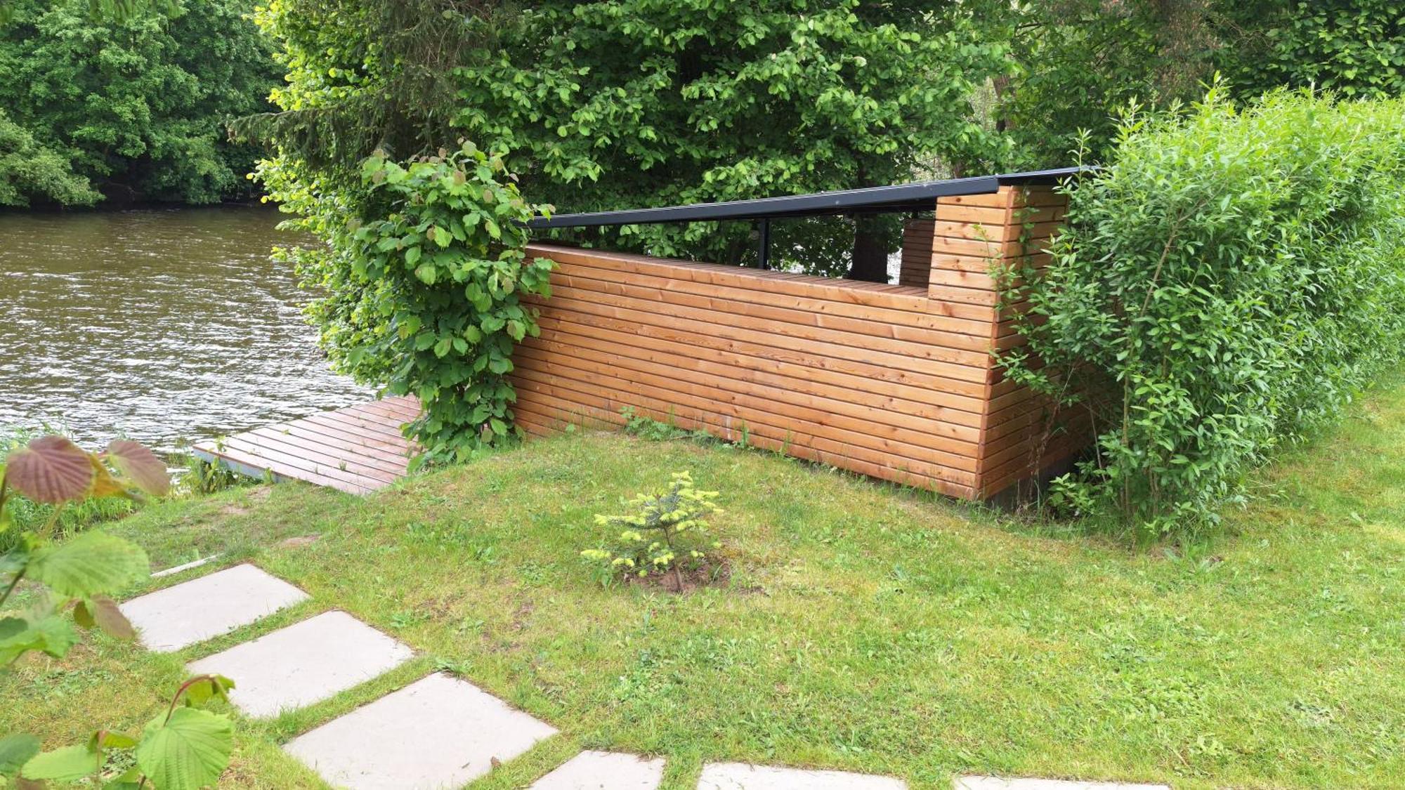Bungalov Na Brehu Labe S Vlastnim Molem Pardubice Extérieur photo